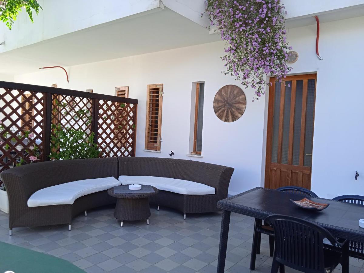 Guest House Oleandro Santa Maria Navarrese Buitenkant foto