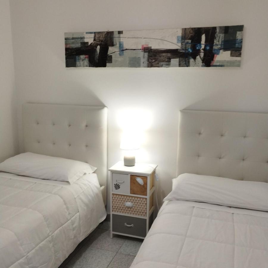 Guest House Oleandro Santa Maria Navarrese Buitenkant foto